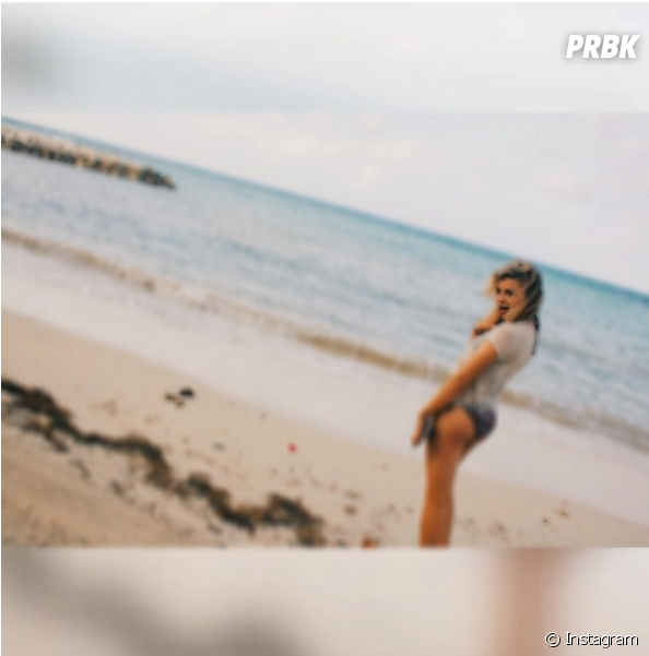 Chloë Moretz, Com Certeza, Ainda Tem Muitas Outras - Chloe Grace Moretz Beach (950x600), Png Download