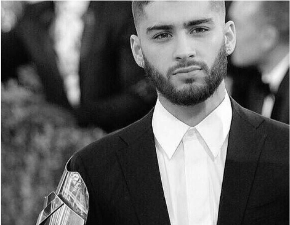 Zayn Malik Revela Capa Do Seu Primeiro Livro E Anuncia - Zayn Malik Without Beard (800x450), Png Download