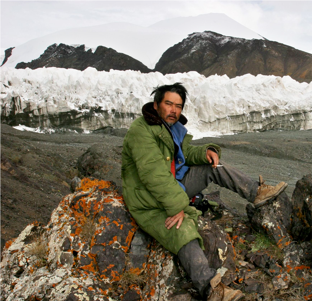 Geologist And Glaciologist Yang Yong, By The Glaciers - Summit (1500x1000), Png Download