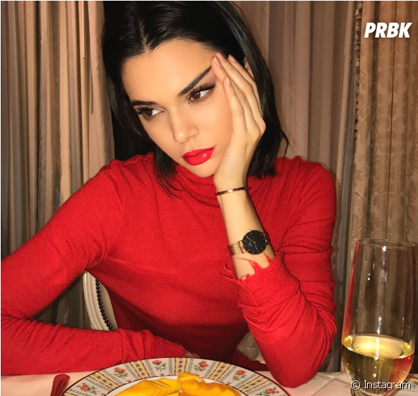 Com Ou Sem Espinhas, Kendall Jenner Segue Maravilhosa - Kendall Jenner Daniel Wellington Watch (950x559), Png Download