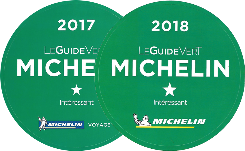 Located In The Heart Of The Auvergne Volcanoes, The - Michelin Green Guide Scotland, 11e (868x590), Png Download