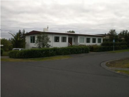A Modern Single Family House In A Up-scale Neighbourhood - House (800x533), Png Download