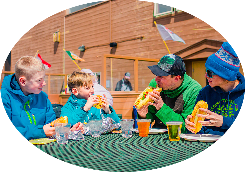 4 People Eating Out On A Deck - Fun (1080x810), Png Download
