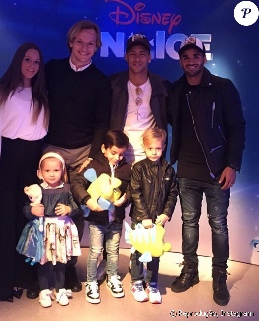 Neymar Assiste Espetáculo Da Disney Ao Lado Do Filho, - Neymar (950x651), Png Download